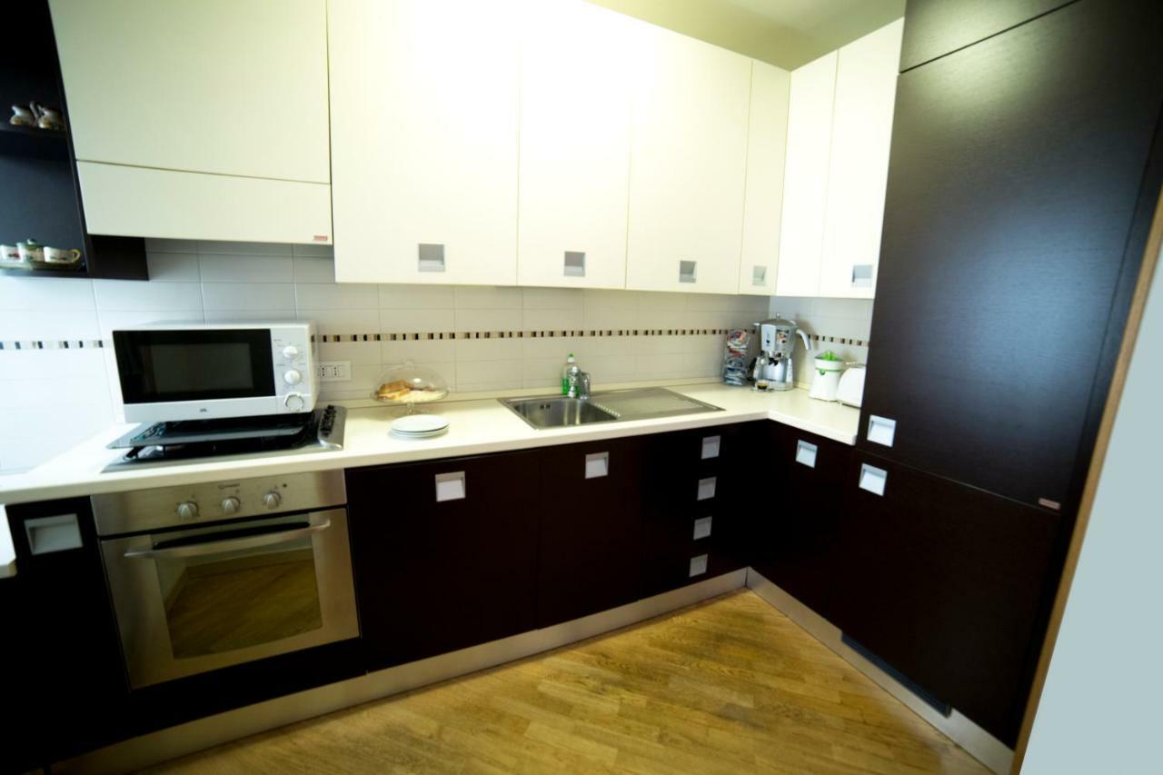 B&B Terrazza Baires - In The Heart Of มิลาน ภายนอก รูปภาพ