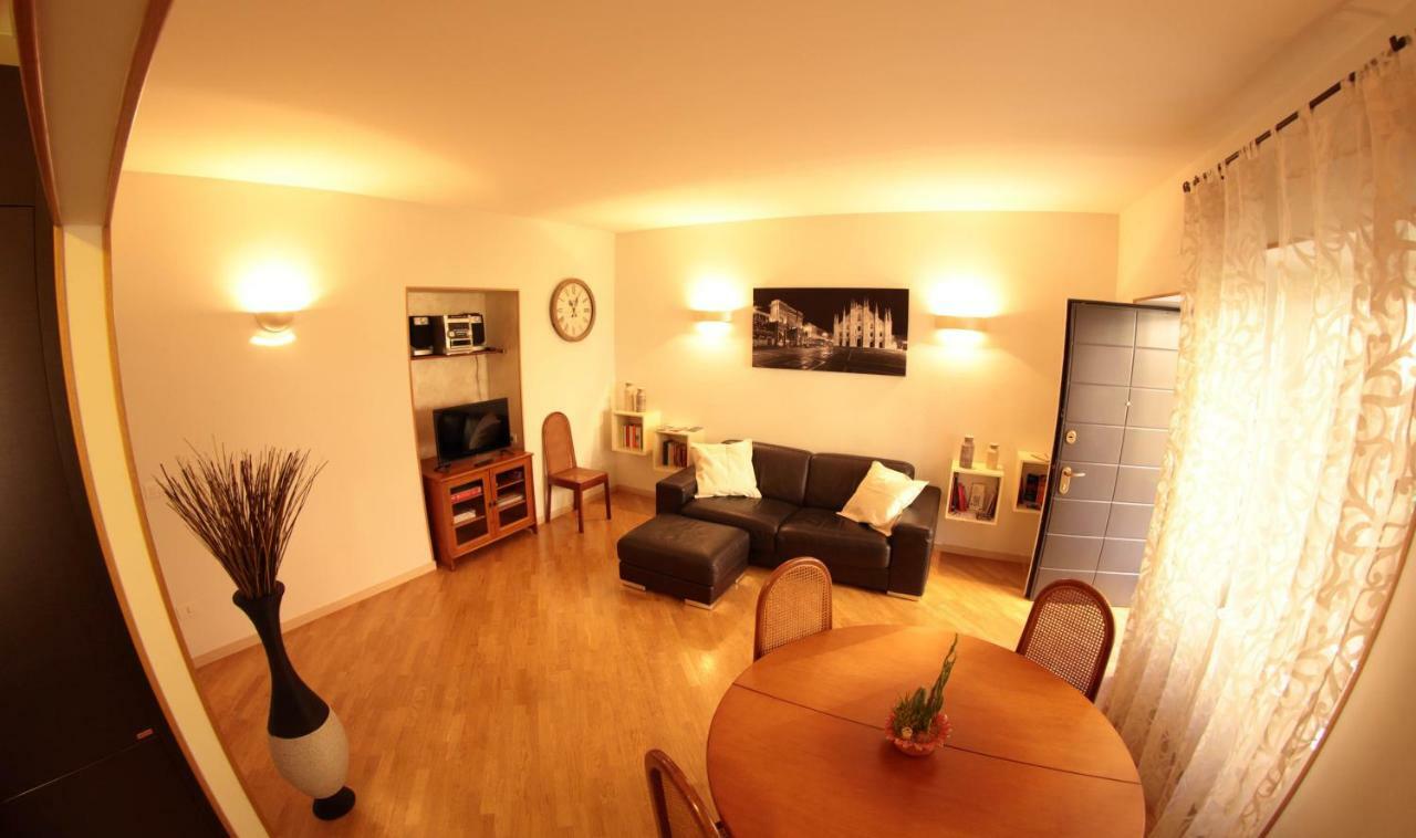 B&B Terrazza Baires - In The Heart Of มิลาน ภายนอก รูปภาพ