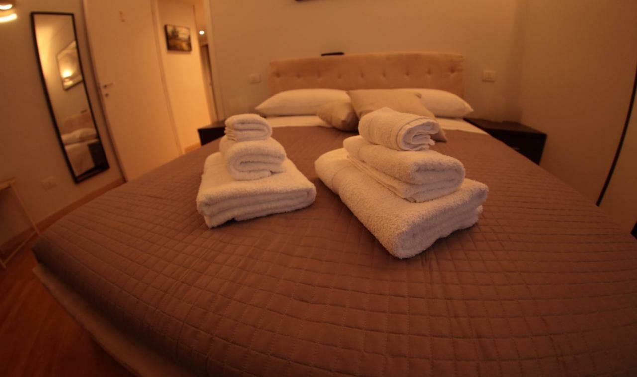 B&B Terrazza Baires - In The Heart Of มิลาน ภายนอก รูปภาพ