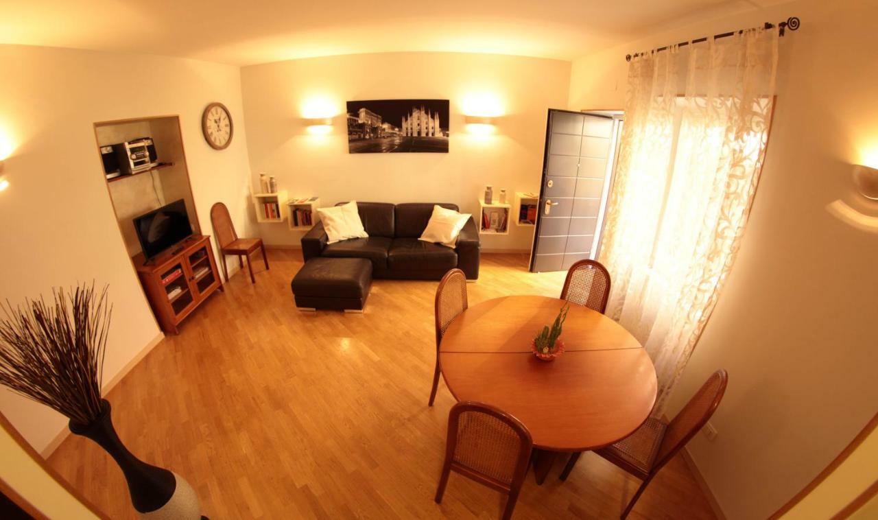 B&B Terrazza Baires - In The Heart Of มิลาน ภายนอก รูปภาพ